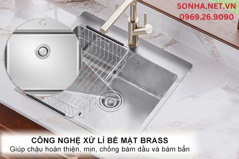 Bề mặt s&aacute;ng b&oacute;ng, chống b&aacute;m dầu v&agrave; hạn chế xướng mờ nhờ c&ocirc;ng nghệ Brass