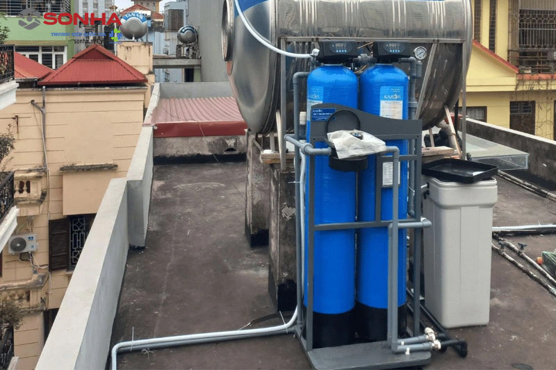 Hình ảnh lắp đặt thực tế của hệ thống lọc nước đầu nguồn chính hãng Karofi 222C