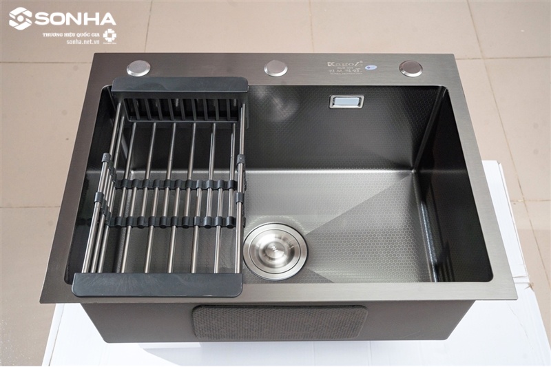 H&igrave;nh ảnh thực tế của chậu rửa b&aacute;t Kagol KND6845 một hố nano đen