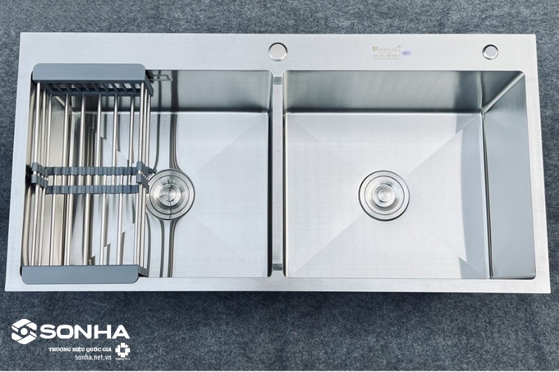 H&igrave;nh ảnh thực tế của chậu rửa ch&eacute;n 2 hố Kagol K10050 inox 304